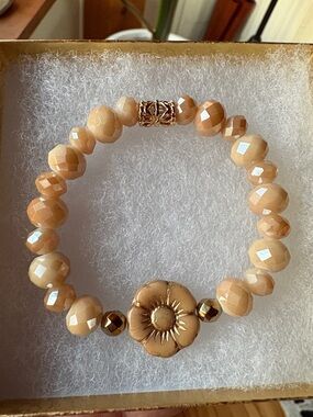 Czech Beads Beige Flower Stretch Bracelet